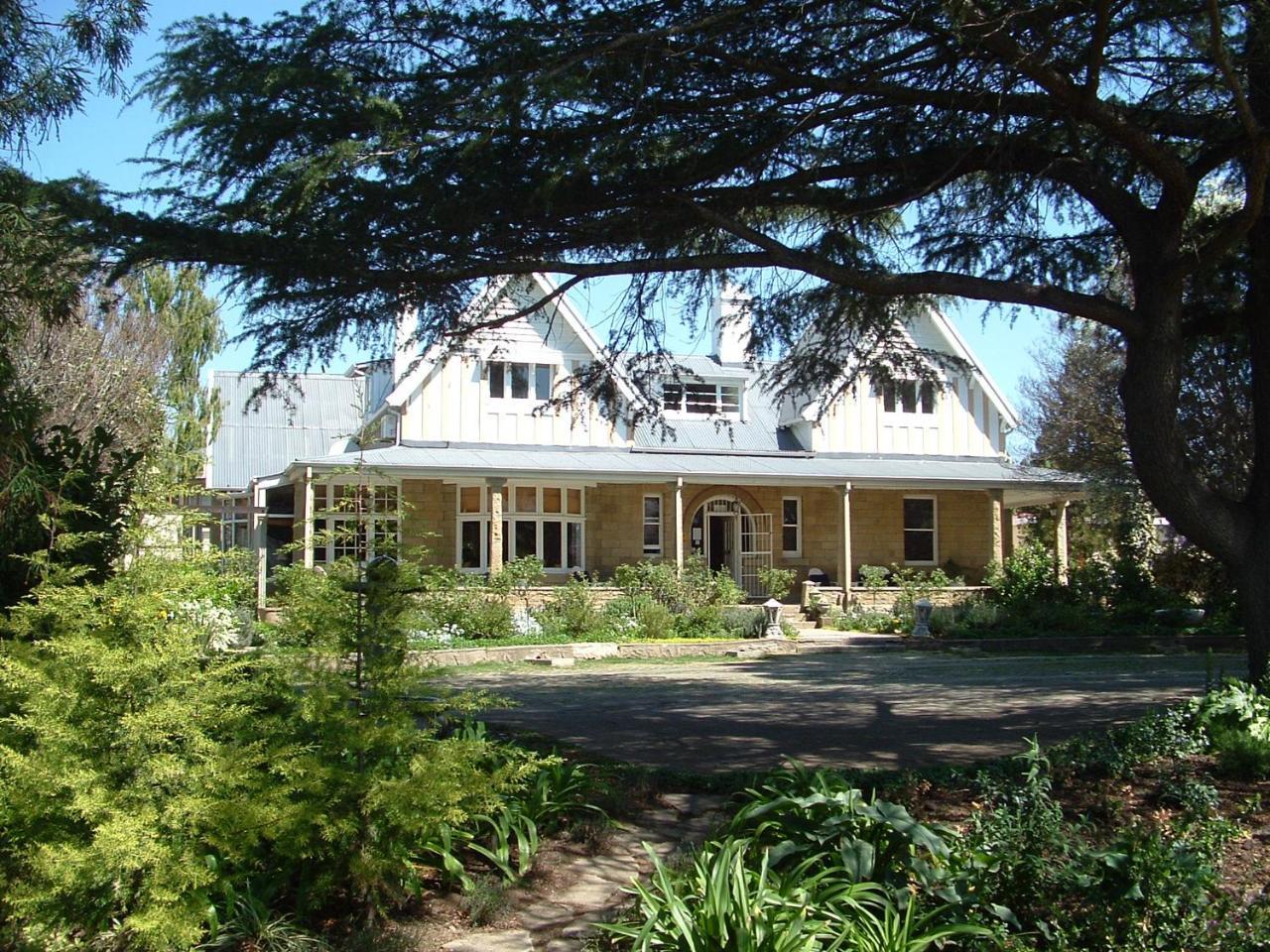 Shady Pines Guest House Harrismith ภายนอก รูปภาพ